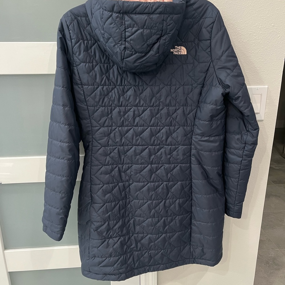 NORTH FACE NAVY BLUE PARKA - Picture 2 of 4